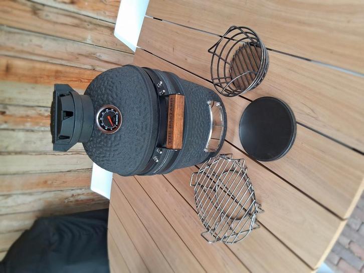 Te koop The Bastard Urban small – Zo goed als nieuw, Tuin en Terras, Houtskoolbarbecues, Zo goed als nieuw, Ophalen