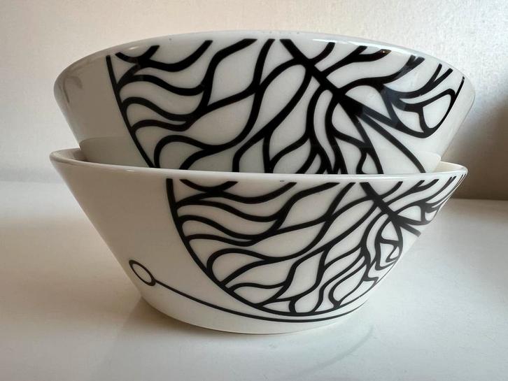 2 Fins Design Iittala BOTTNA Marimekko Schaal  Danielsson, Huis en Inrichting, Keuken | Servies, Zo goed als nieuw, Schaal of Schalen