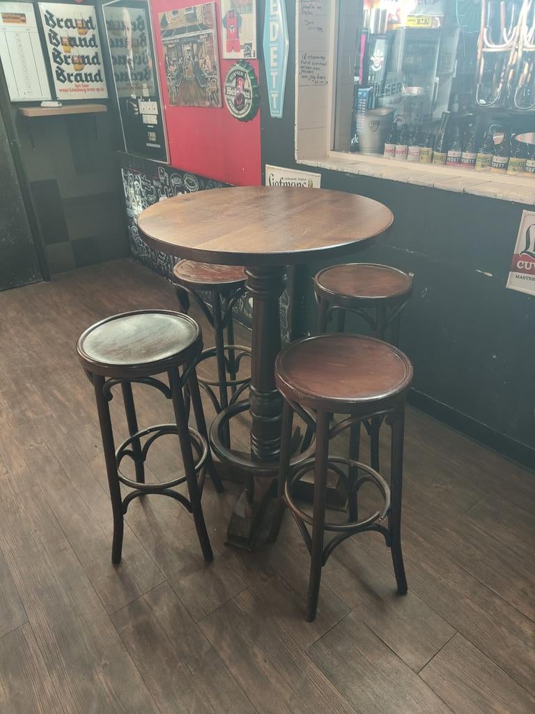 2 sets kroeg tafel met Thonet barkrukken.( Zie omschrijving), Huis en Inrichting, Barkrukken, 5 krukken of meer, 60 tot 90 cm