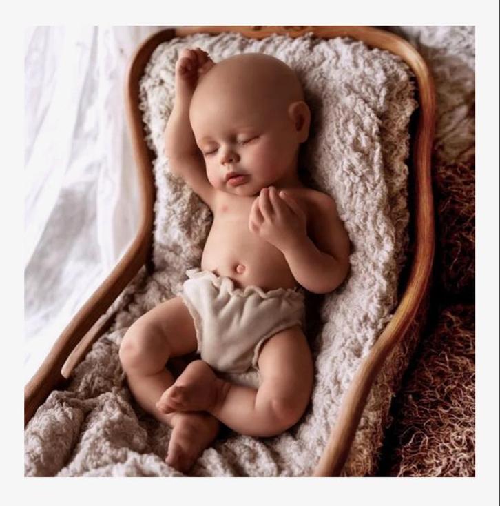 Schattige Silicone Babypop, Verzamelen, Poppen, Nieuw, Babypop, Levensecht of Reborn, Ophalen of Verzenden