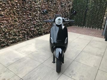 Scooter IVA LUX ELECTRIC 2.0 Q.LX KM 4750 BJ 2021 ZGAN €975 beschikbaar voor biedingen