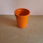 Oranje bloempot, Tuin en Terras, Bloempotten, Rond, Ophalen of Verzenden, Balkon, Aardewerk