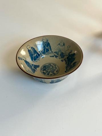 Chinese Celadon Jade Green  Porcelain Bowl Monks Figures beschikbaar voor biedingen