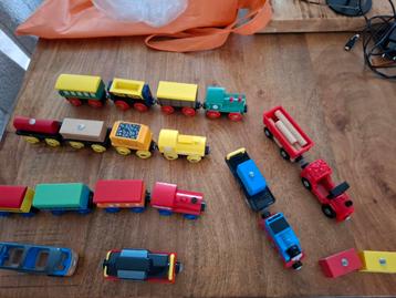 Speelgoedtreintjes voor houten treinbaan. beschikbaar voor biedingen
