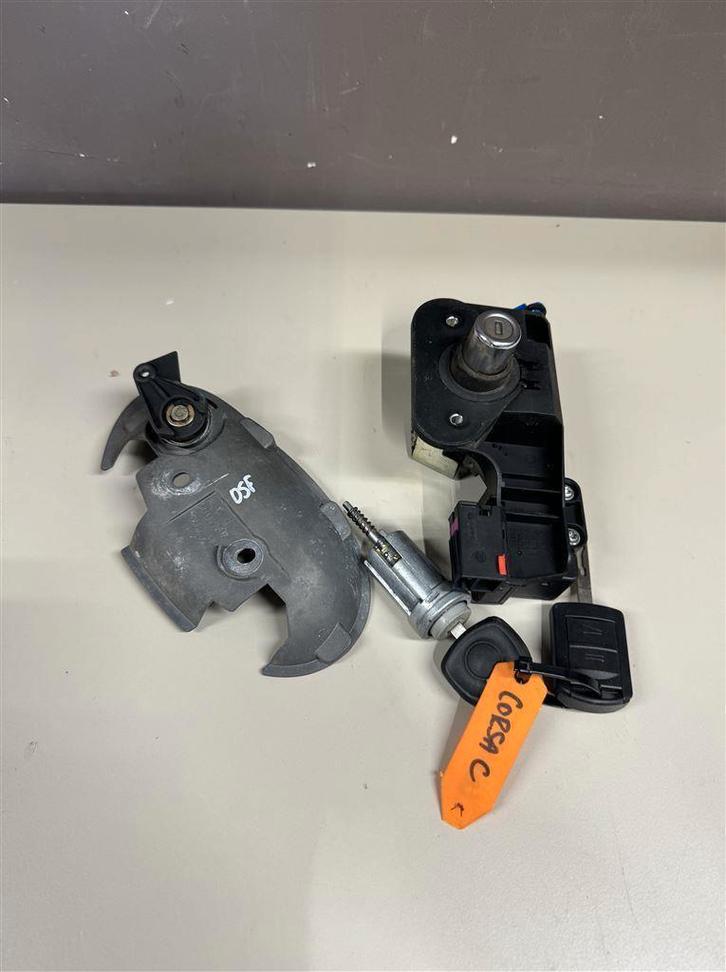 Opel Corsa slot C 01-06 Sleutels Contact Stuurslot Transpond, Auto diversen, Auto-accessoires, Zo goed als nieuw, Ophalen of Verzenden