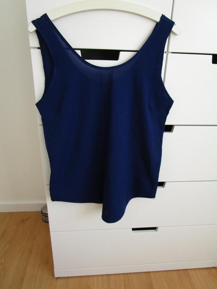Zalando Essentials - blauwe top maat M, Kleding | Dames, Tops, Zo goed als nieuw, Maat 38/40 (M), Blauw, Zonder mouw, Ophalen of Verzenden