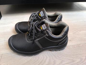 Leren werkschoenen maat 40, veiligheidsschoenen beschikbaar voor biedingen