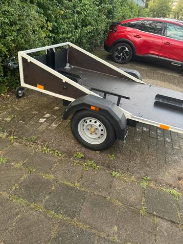 Motor aanhanger beschikbaar voor biedingen