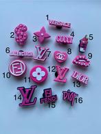 Crocs designer Jibbitz DONKER ROZE, Verzenden, Nieuw, Sandalen of Muiltjes, Crocs