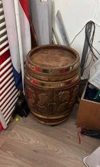 Oude met de hand Uitgewerkte wijnton, Ophalen of Verzenden, Zo goed als nieuw, Hout