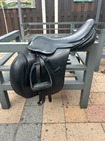 Zwart BR springzadel 17.5 inch beschikbaar voor biedingen