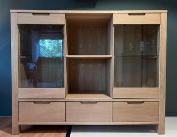 Dressoir / vitrinekast hout beschikbaar voor biedingen