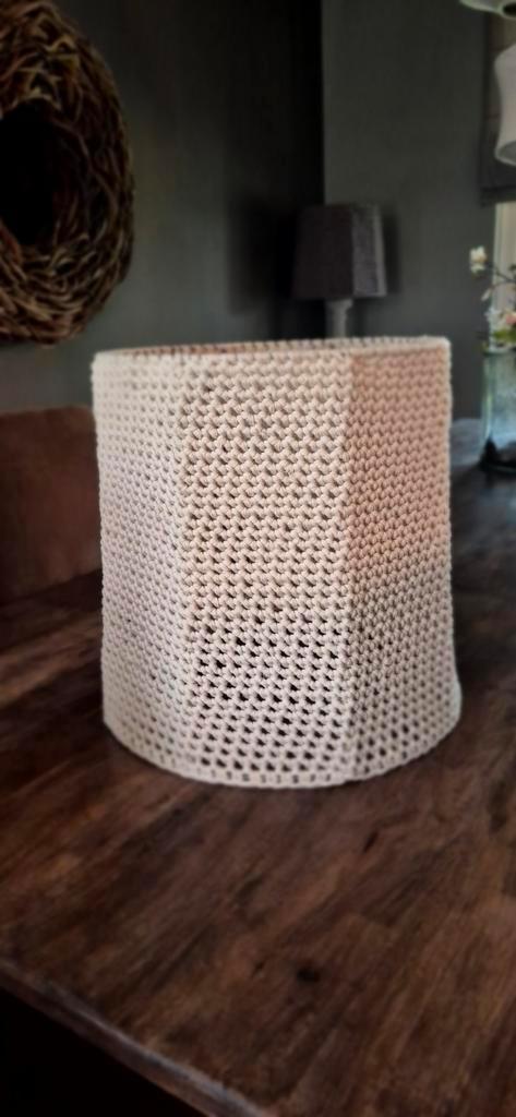 Grote Gehaakte lampenkap voor een schemerlamp, Huis en Inrichting, Lampen | Lampenkappen, Nieuw, 25 tot 50 cm, Rond, Crème, Ophalen