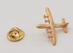 Vintage Lockheed Hercules C130 goudkleurige pin, Verzamelen, Speldjes, Pins en Buttons, Ophalen of Verzenden, Zo goed als nieuw