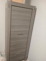Grijze kast met planken en deuren., Huis en Inrichting, Kasten | Kledingkasten, Ophalen, Met deur(en), Overige materialen, 50 tot 100 cm