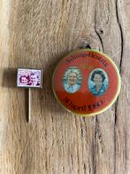 2 stuks Beatrix en Claus en koninginnen, Verzamelen, Speldjes, Pins en Buttons, Ophalen of Verzenden, Zo goed als nieuw, Overige onderwerpen