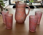 Glaswerk Alrama kan met 4 glazen roze blauw rood kunstenaar, Blauw, Ophalen of Verzenden, Minder dan 50 cm, Glas