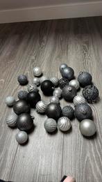 Set van zilveren en grijze kerstballen!, Diversen, Ophalen of Verzenden, Zo goed als nieuw