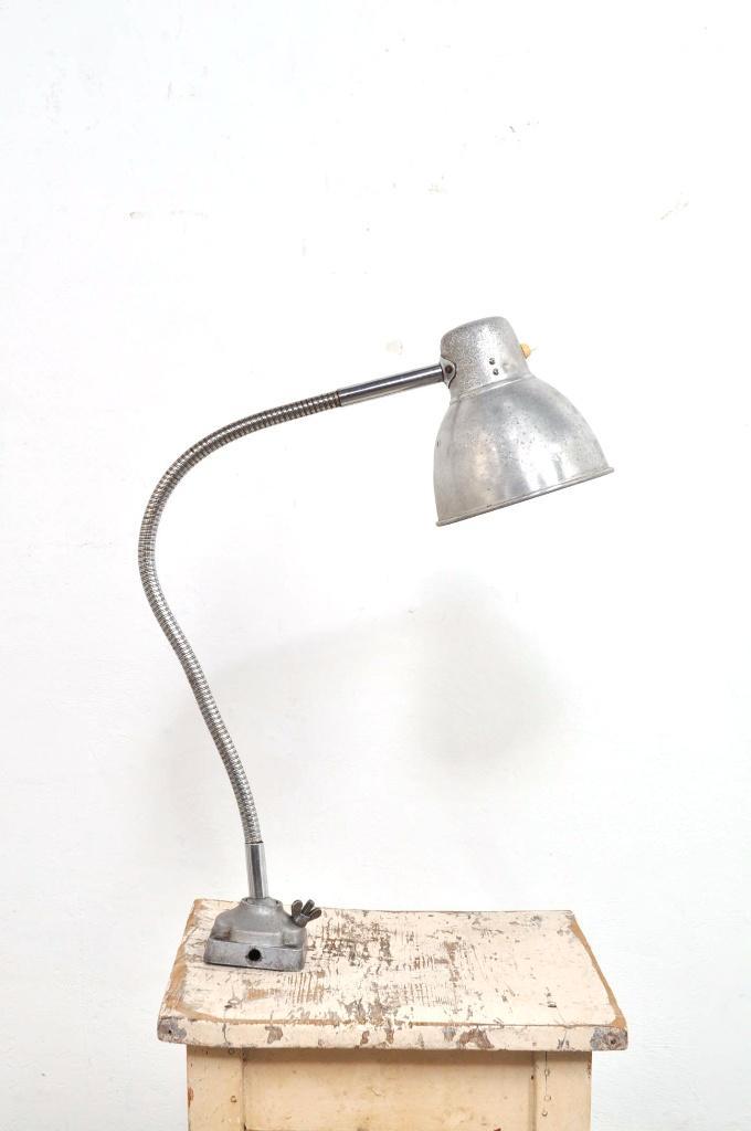 Industriële lamp tafellamp werkplaatslamp flexlamp jaren 50, Huis en Inrichting, Lampen | Tafellampen, Gebruikt, 75 cm of meer