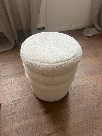 Teddy poef beschikbaar voor biedingen