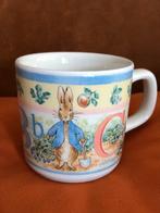 Beatrix Potter Beker Letters Peter Rabbit en Flopsy, Nieuw, Ophalen of Verzenden, Nieuw, Porselein, Kop en/of schotel