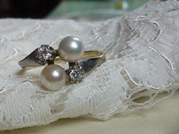 Antieke 14 kt Gouden Ring 2 Parels 2 Diamanten 0,20 crt  beschikbaar voor biedingen