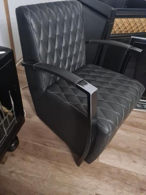 Zwarte lederen fauteuil - Modern design, Huis en Inrichting, Fauteuils, Gebruikt, Leer, Metaal, 50 tot 75 cm, Minder dan 75 cm