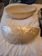 Twee mooie schelpen bloempotten, Overige materialen, Schaal, Ophalen of Verzenden, Zo goed als nieuw