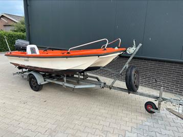 Boot met 30pk Evinrude en kanteltrailer beschikbaar voor biedingen