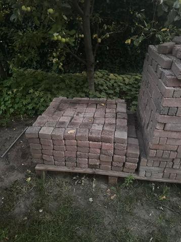 GRATIS - 6 m2 cobblestones beschikbaar voor biedingen
