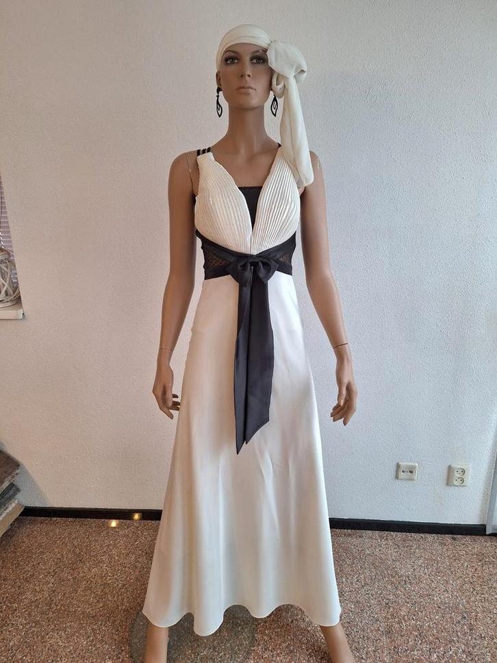 Elegante gelegenheid jurk - Maat 38, Kleding | Dames, Jurken, Zo goed als nieuw, Maat 38/40 (M), Wit, Onder de knie, Ophalen of Verzenden