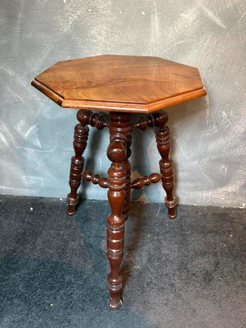 Houten antieke bobbin bijzettafel / plantentafel beschikbaar voor biedingen