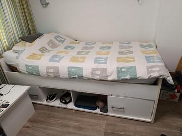 Bed ombouw met onderkastjes (kinderbed) beschikbaar voor biedingen