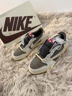 NIKE AIR JORDAN 1 LOW TRAVIS SCOTT OLIVE & MOCHA 40 T/M 45, Kleding | Heren, Schoenen, Ophalen of Verzenden, Nieuw, Overige kleuren