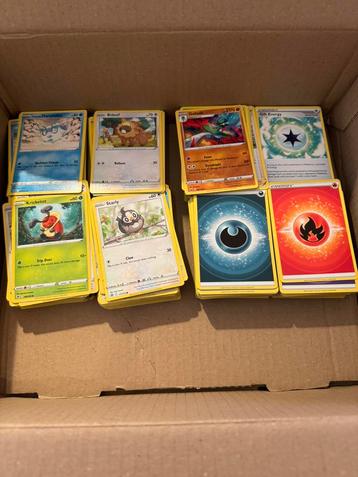 Collectie (650+) pokemon kaarten uit verschillende series