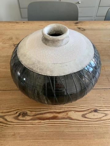 Grote keramische designvaas – handgemaakt met craquelé beschikbaar voor biedingen