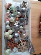 Kerst box diversen kerst decoratie nu voor 25,- excl box., Zo goed als nieuw, Ophalen