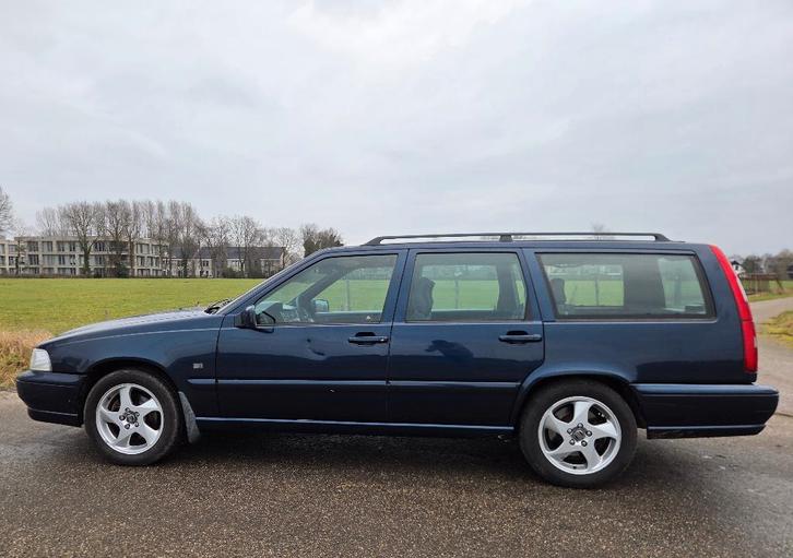 Volvo V70 2.5 20V AUT Exclusive Line 1997 Blauw APK 05-2026, Auto's, Volvo, Particulier, V70, ABS, Boordcomputer, Centrale vergrendeling