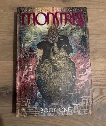 Monstress Book One beschikbaar voor biedingen
