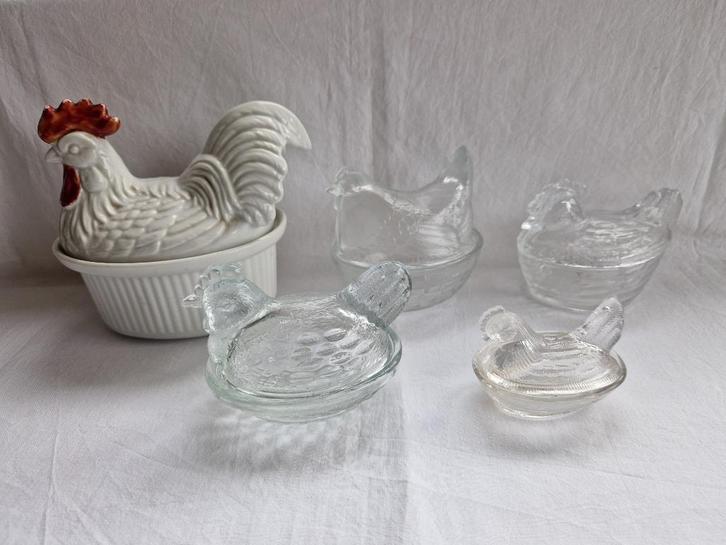 Keramiek en glazen paté kippen., Huis en Inrichting, Keuken | Servies, Zo goed als nieuw, Overige typen, Overige stijlen, Glas