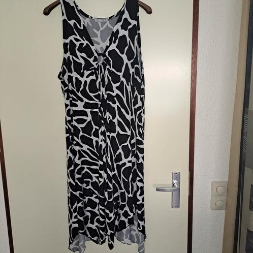 36) Tuniek Zwart wit merk magna mt 52/54, Kleding | Dames, Grote Maten, Zo goed als nieuw, Blouse of Tuniek, Wit, Ophalen of Verzenden