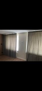 2 bijna nieuwe gordijnen grijs/groen, Huis en Inrichting, Grijs, 200 cm of meer, Ophalen of Verzenden, Zo goed als nieuw