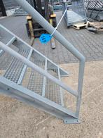 Stalen bordestrap. Hoog 1.05mtr. Nob147, Doe-het-zelf en Verbouw, Ladders en Trappen, Ophalen, Zo goed als nieuw, Minder dan 2 meter
