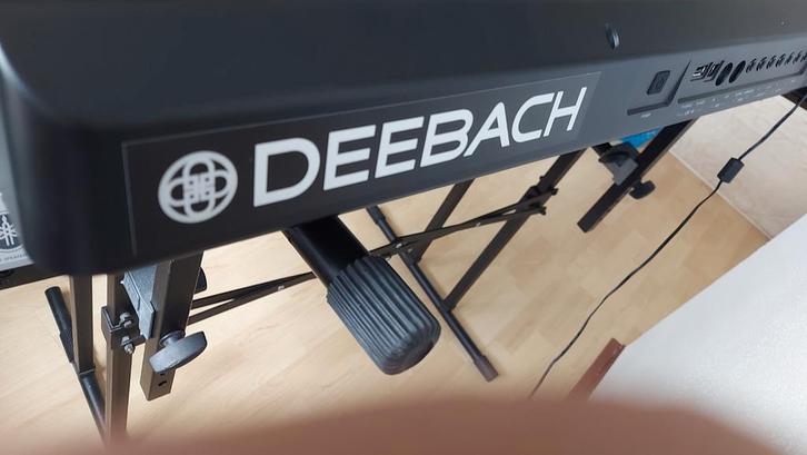 Deebach max2, Muziek en Instrumenten, Keyboards, Zo goed als nieuw, 61 toetsen, Overige merken, Ophalen of Verzenden
