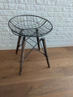 Stoere draadstalen kruk, Ophalen, Zo goed als nieuw, Hout