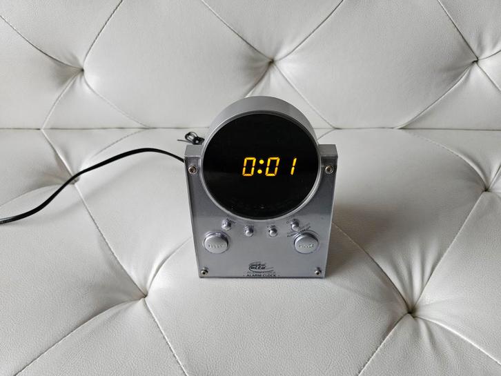 Elta 4249 wekker radio, Witgoed en Apparatuur, Wekkers, Gebruikt, Ophalen of Verzenden