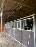 Twee paardenstallen met luik, Dieren en Toebehoren, Stalling en Weidegang, 2 of 3 paarden of pony's