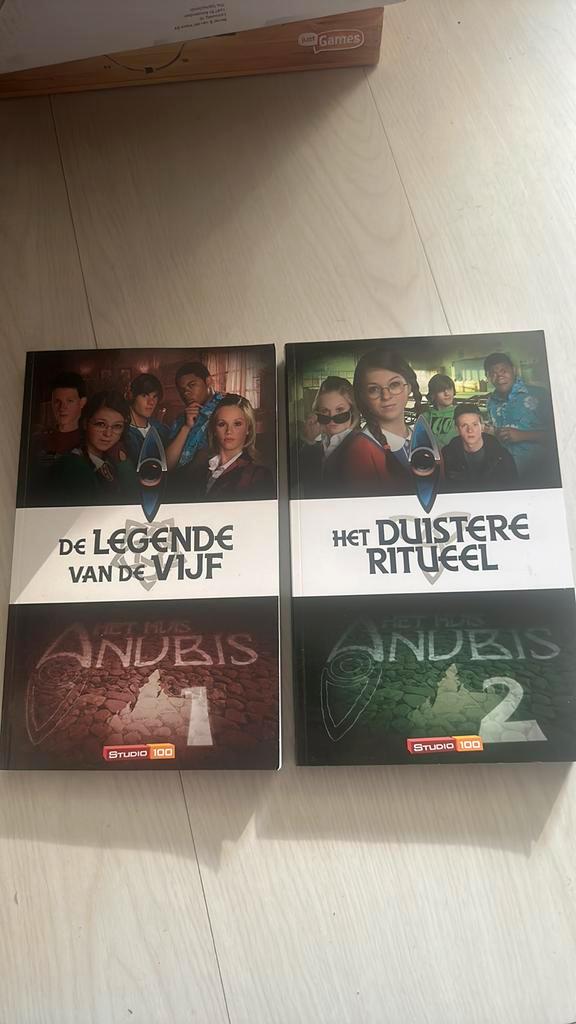 De legende van de vijf - Het huis Anubis, Boeken, Kinderboeken | Jeugd | onder 10 jaar, Zo goed als nieuw, Fictie algemeen, Ophalen