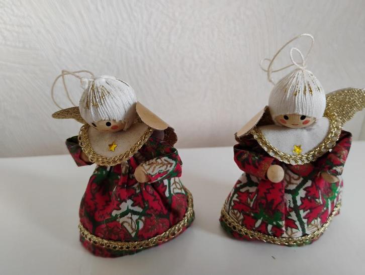 Stoffen engeltjes kersthanger in rood en groen ,goudkleur, Diversen, Kerst, Zo goed als nieuw, Ophalen of Verzenden