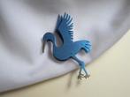 Broche ooievaar blauw metaal 5.4x3.5 cm, Sieraden, Tassen en Uiterlijk, Verzenden, Zo goed als nieuw, Blauw, Overige materialen
